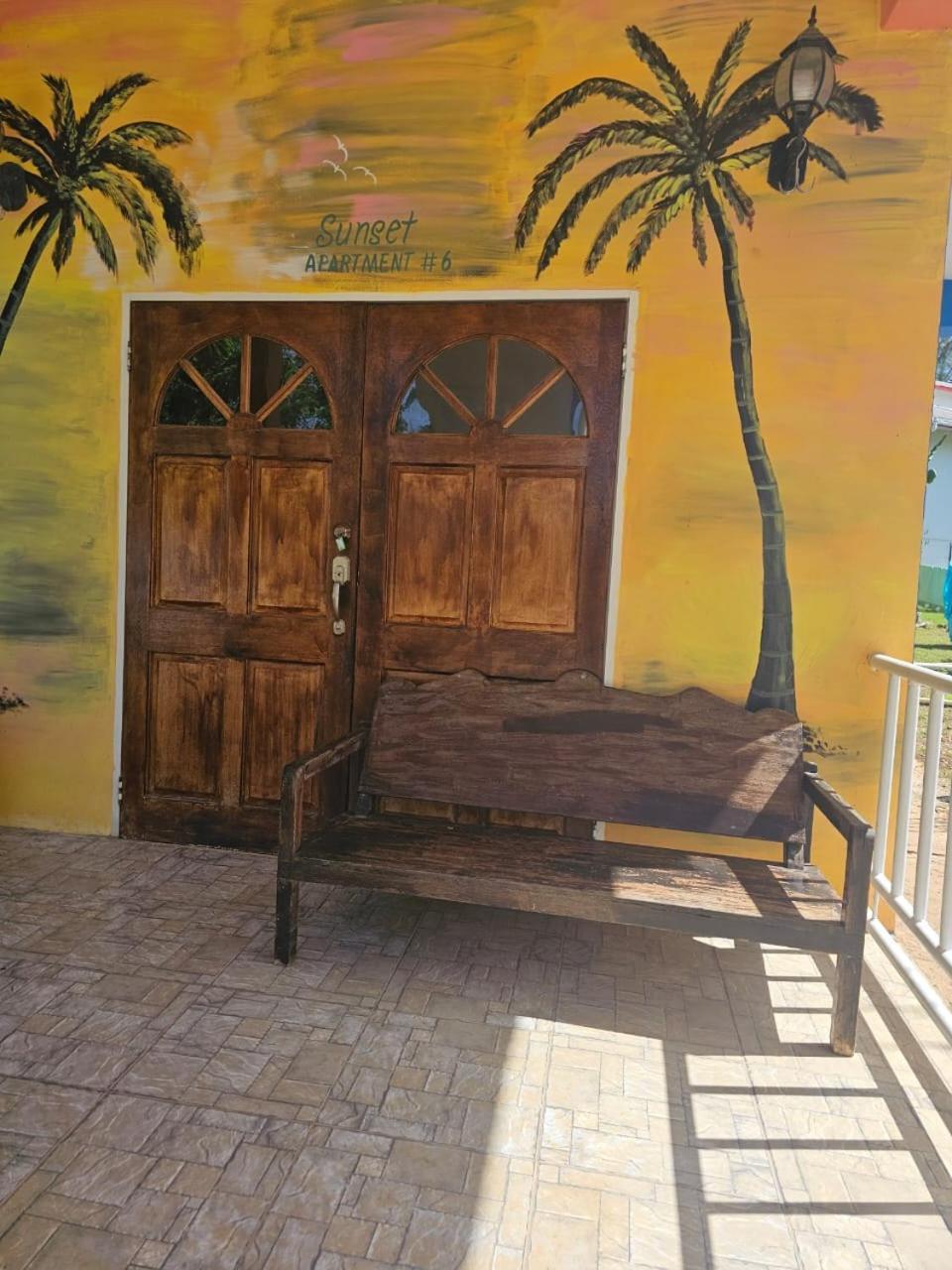 Fish Tobago Guesthouse Or Joy And Brandon Guesthouse Buccoo Oda fotoğraf