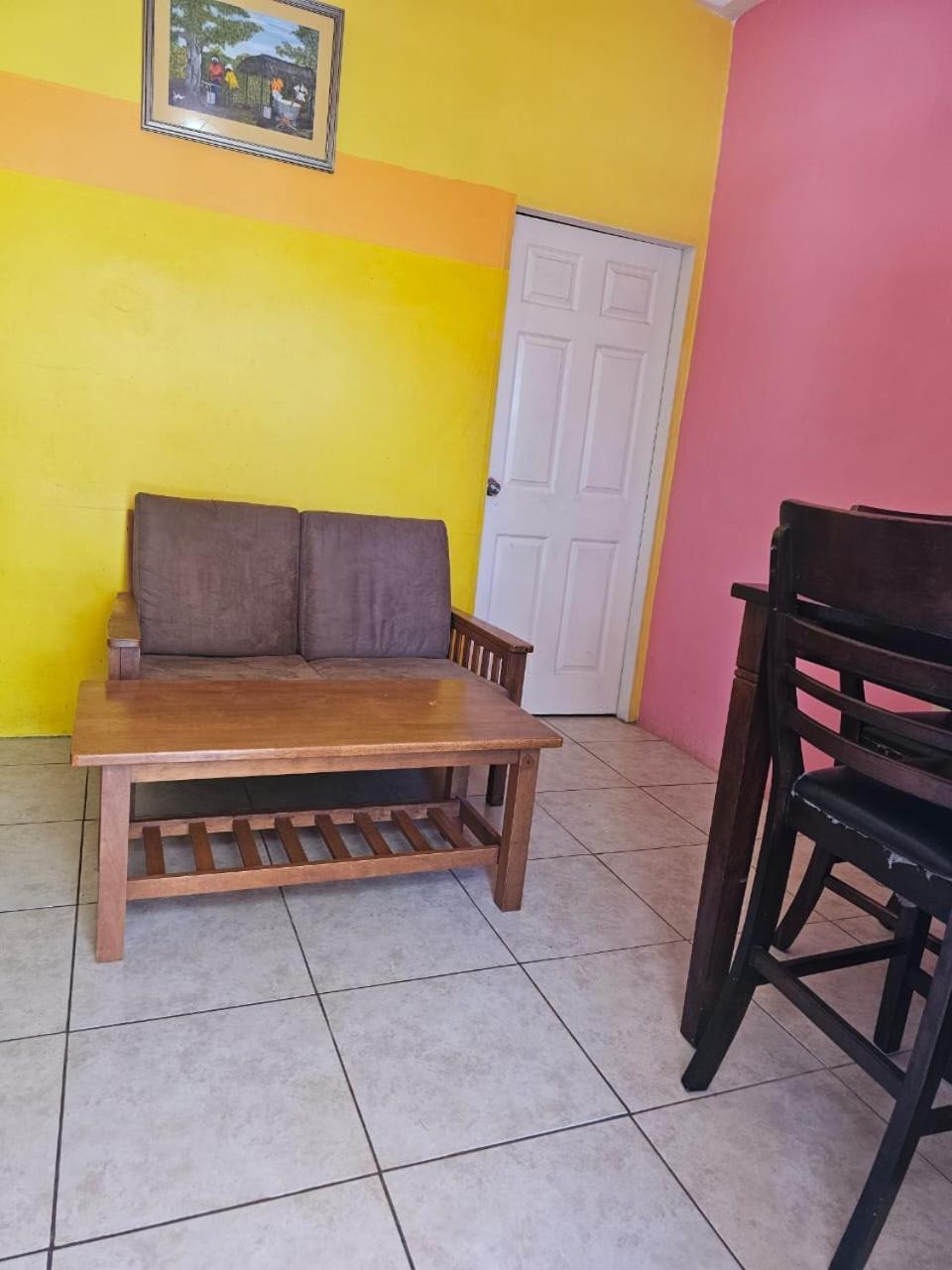 Fish Tobago Guesthouse Or Joy And Brandon Guesthouse Buccoo Oda fotoğraf