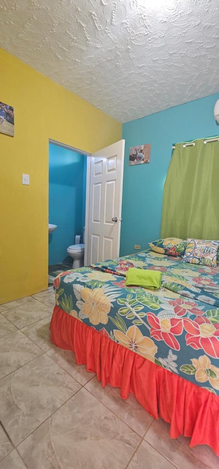 Fish Tobago Guesthouse Or Joy And Brandon Guesthouse Buccoo Oda fotoğraf