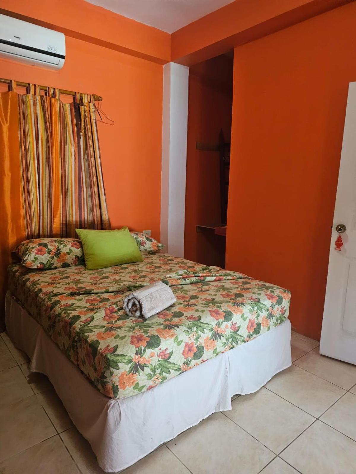 Fish Tobago Guesthouse Or Joy And Brandon Guesthouse Buccoo Oda fotoğraf