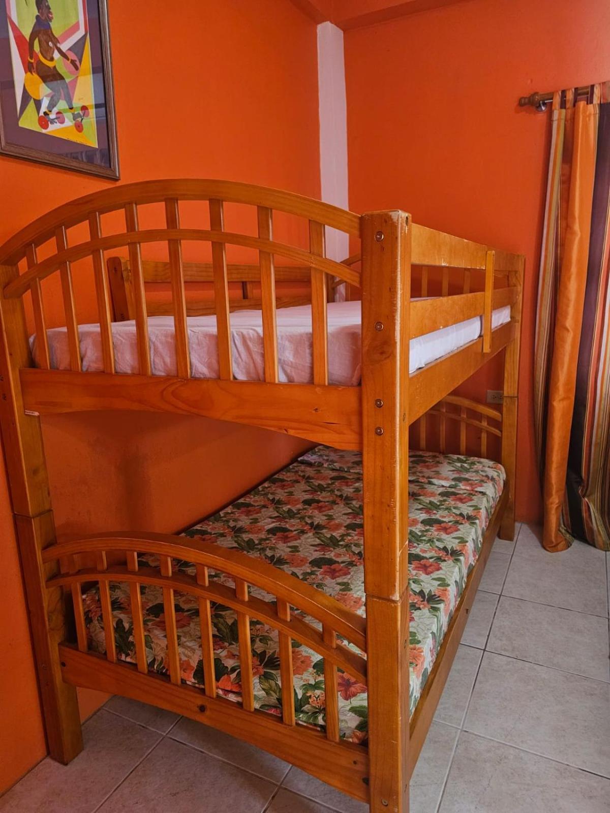 Fish Tobago Guesthouse Or Joy And Brandon Guesthouse Buccoo Oda fotoğraf
