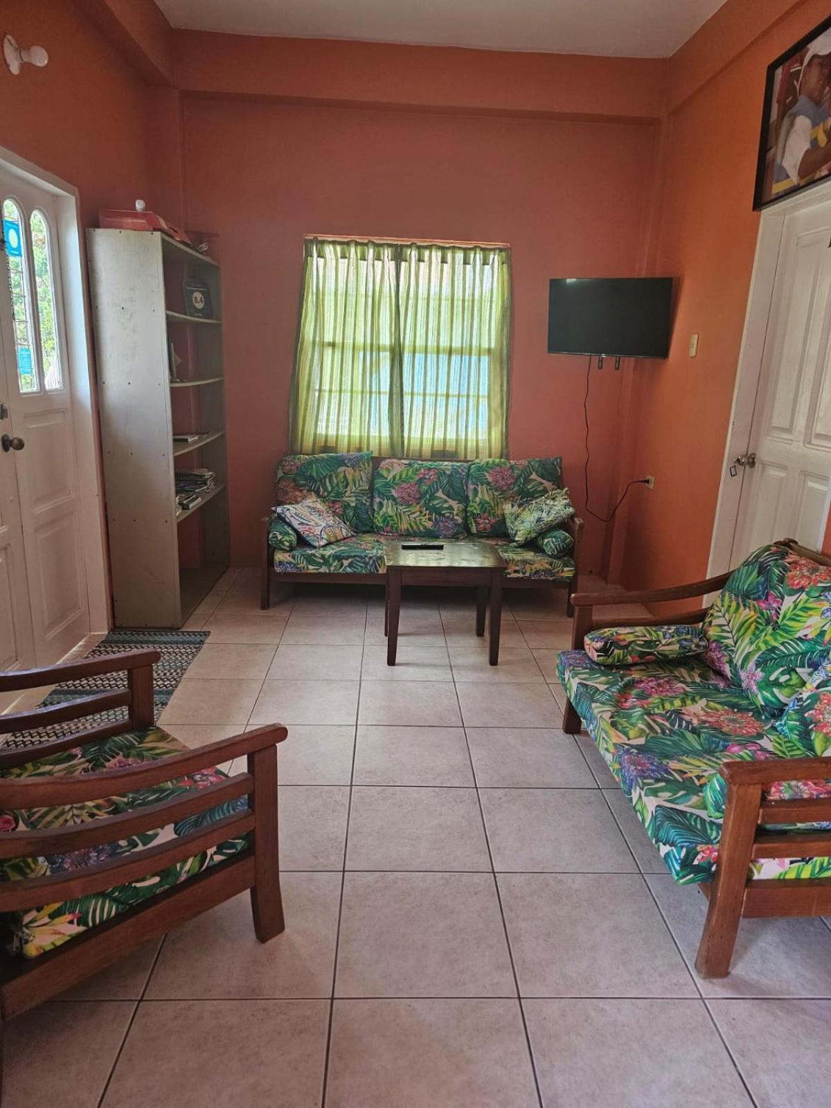 Fish Tobago Guesthouse Or Joy And Brandon Guesthouse Buccoo Oda fotoğraf