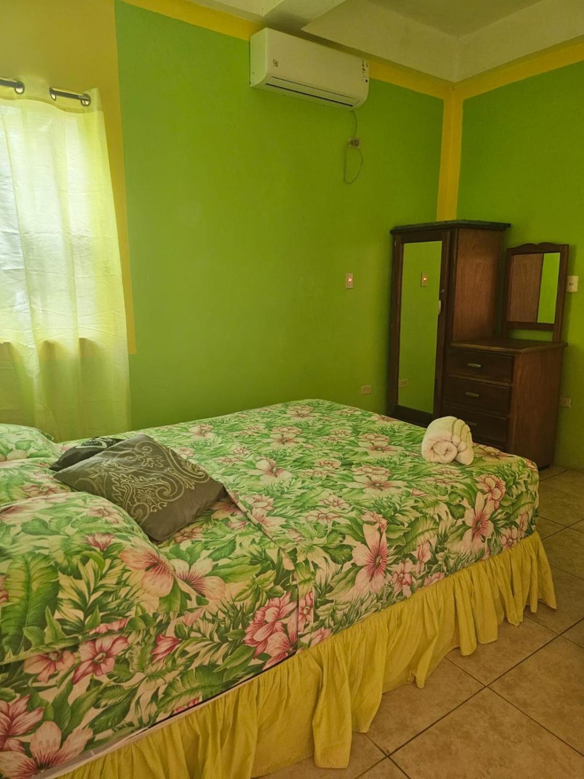 Fish Tobago Guesthouse Or Joy And Brandon Guesthouse Buccoo Oda fotoğraf