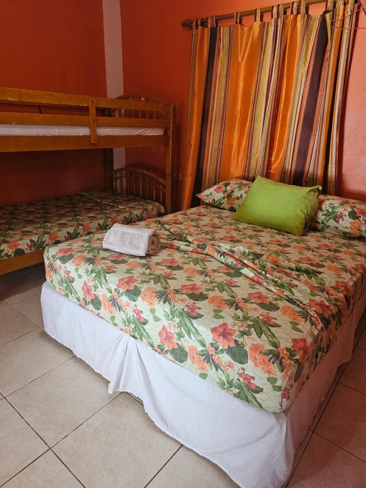 Fish Tobago Guesthouse Or Joy And Brandon Guesthouse Buccoo Oda fotoğraf